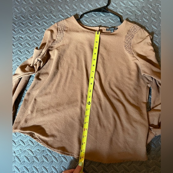 crepe smocked blouse tan brown Carmel - Picture 4 of 4